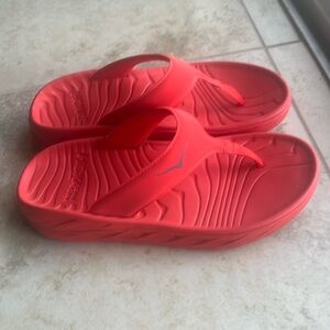 Hoka one one bright orange woman’s size 10 flip flops